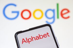 随着谷歌在 2025 年提升其 AI 游戏，GOOG 股票现在值得购买吗？