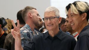 Apple Loop：iPhone 17 Pro 泄漏、MacBook Air 评论、AI 如何损害蒂姆库克的苹果