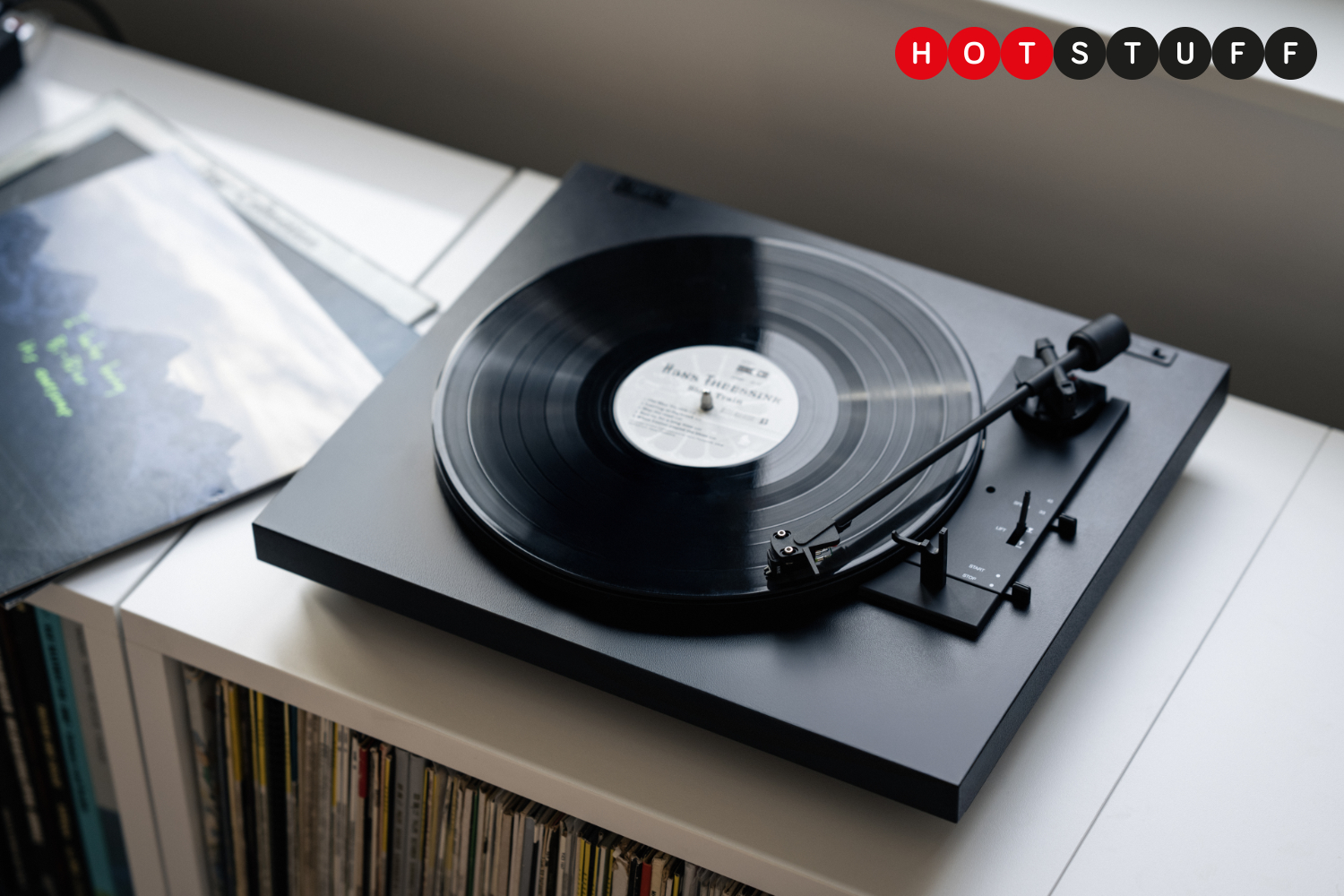 黑胶唱片聆听没有比使用 Pro-Ject 的新型经济实惠的 Automat 转盘更容易的了