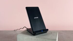 Anker 313 无线充电器支架评测：我测试过的最便宜的手机支架，而且效果很好
