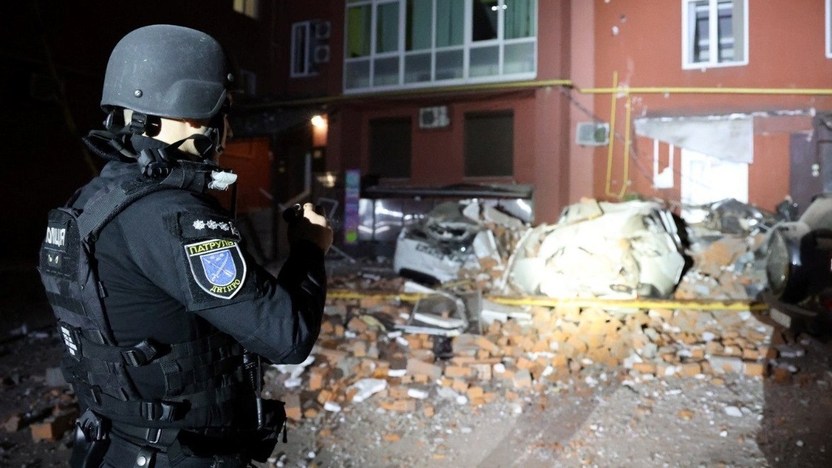 俄罗斯无人机对乌克兰第聂伯罗市的大规模袭击造成 4 人死亡，21 人受伤 – 紧急服务