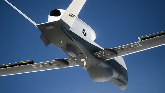 美国 MQ-4 Triton 在动荡的边境附近在地中海巡逻