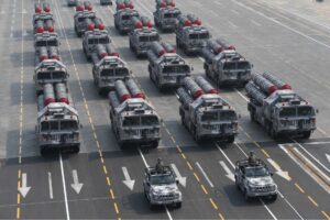 面对美国和台湾，中国加强其武器库并增加其 2025 年的军事预算