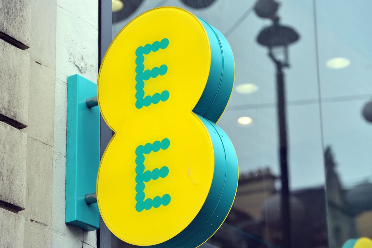EE 正在努力解决用户报告电话信号丢失时的服务问题