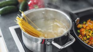 一位意大利厨师分享了你不应该添加到意大利面水中的一件事