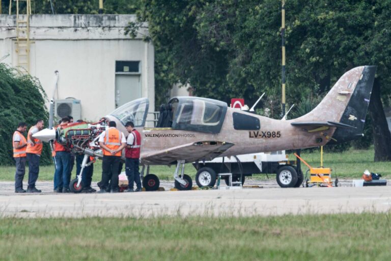 经过多年开发，阿根廷将获得第一架本地制造的 IA-100B 马尔维纳教练机原型
