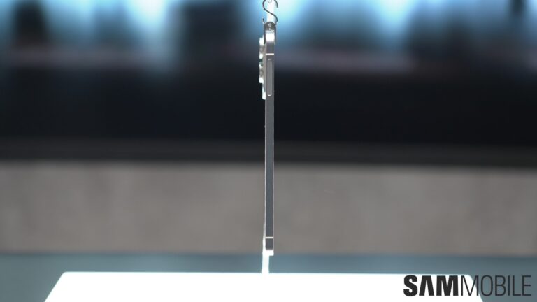 以下是 Galaxy S25 Edge 的轻、薄和昂贵程度