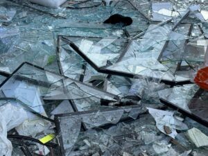 普京的回应：伊朗制造的无人机对第聂伯罗的袭击导致四名平民死亡，孕妇受伤，美国停火谈判中