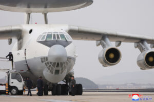 金正恩登上空中预警机，监督人工智能自杀式无人机试验