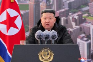 朝中社称，朝鲜领导人金正恩监督人工智能自杀式无人机的测试
