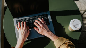 是否要从 PC 的桌面中删除回收站图标？方法如下