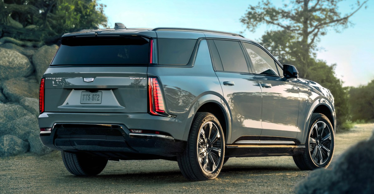 凯迪拉克的新款电动 Escalade IQL 将成为生产中最长的 SUV