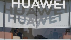 中国电信巨头华为技术有限公司表示，其 2024 年利润下降 28%，而收入激增