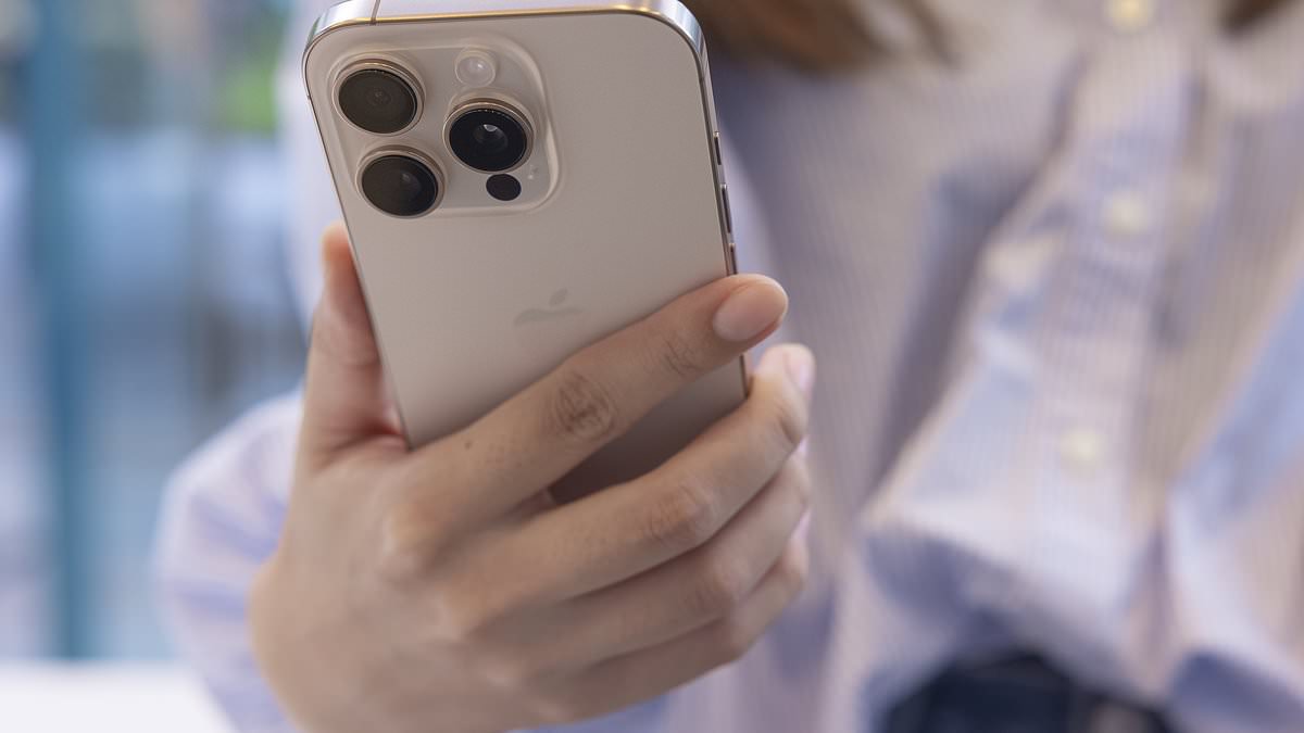 在默认下载的 iPhone 应用程序中发现的可怕缺陷“可能对国家安全构成威胁”