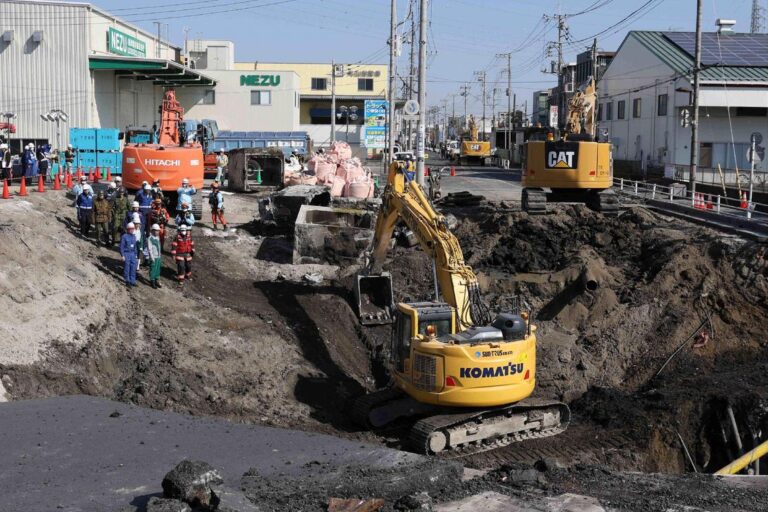 随着日本各地的基础设施老化，预测管道损坏导致的天坑风险的启动