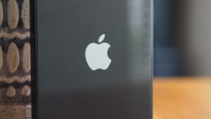 据专家称，Apple 的第一款可折叠设备可能会带有令人震惊的价格标签