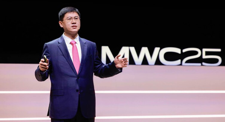 华为李鹏在 MWC 上发表 5G-A 和 AI 主题演讲