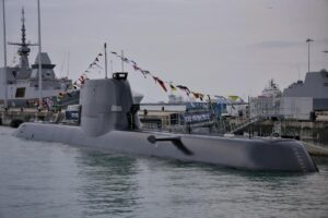 无人机、泰坦、潜艇：新加坡武装部队从乌克兰战争中吸取教训，为下一代国防力量做好准备