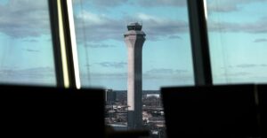 据报道，美国联邦航空局（FAA）工作人员被命令寻找资金以处理马斯克的Starlink