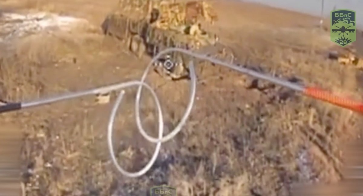 乌克兰旅用精确的神风敢死队无人机打击摧毁俄罗斯 BTR-82A（视频）