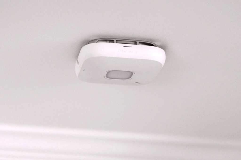 谷歌正在远离烟雾探测器和智能锁