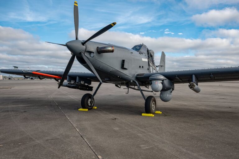 空军为新型轻型攻击机恢复 Skyraider 名称