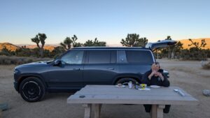 我开着 Rivian R1S 去露营，这是我学到的