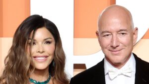劳伦·桑切斯 （Lauren Sanchez） 和杰夫·贝佐斯 （Jeff Bezos） 终于发出了婚礼请柬，紧张的一线明星等待宾客名单