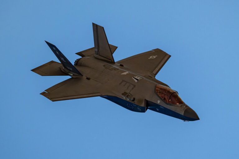 丹麦不顾格陵兰岛的紧张局势，权衡扩大其美国 F-35 战斗机机队