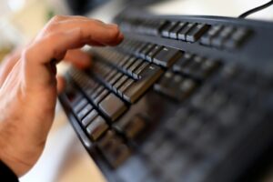 IT 渠道：趋势报告显示 AI 和网络安全是首要问题