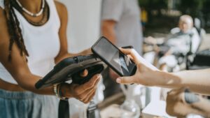 购物 Big Spring Sale 时如何在 Amazon 上使用 Apple Pay