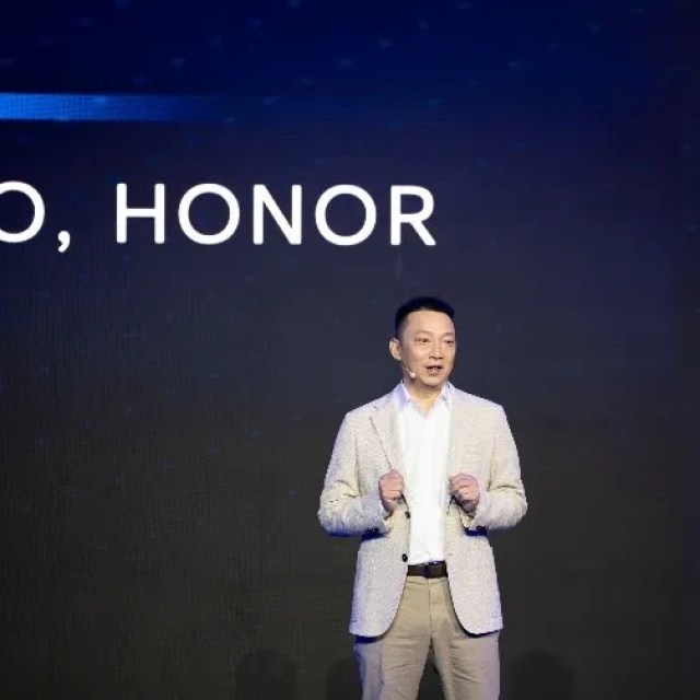 荣耀在 2025 年巴塞罗那世界移动通信大会上倡导开放式协作和 AI 创新