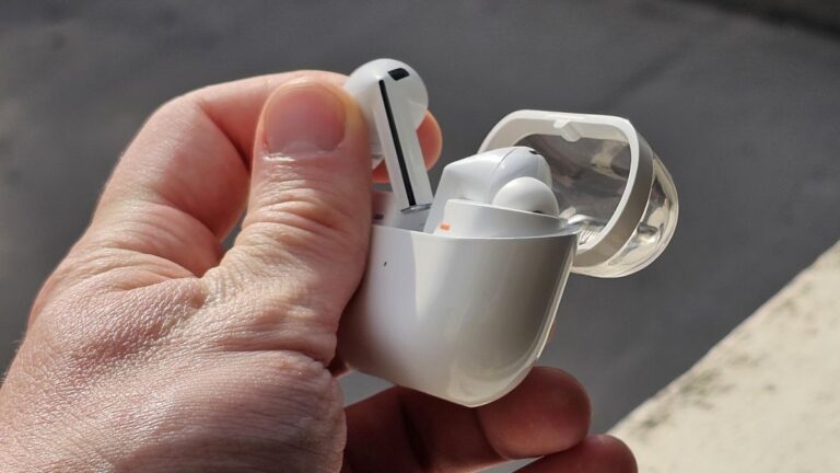 Galaxy Buds 3 Pro 刚刚获得了 5 次急需的升级，但您需要 Galaxy S25 才能获得它们