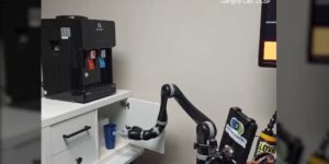 人工智能使瘫痪的人能够通过大脑信号控制机械臂