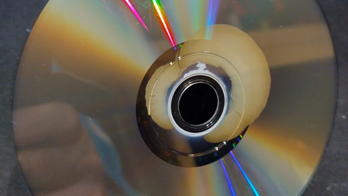 “它们像牛奶一样凝结”：2006 年至 2008 年的 WB DVD 在它们的盒子里腐烂了