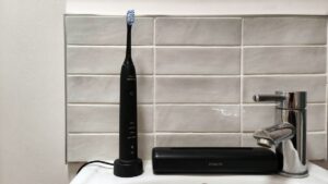 飞利浦 Sonicare 7100 是一款功能强大、时尚但价格过高的电动牙刷