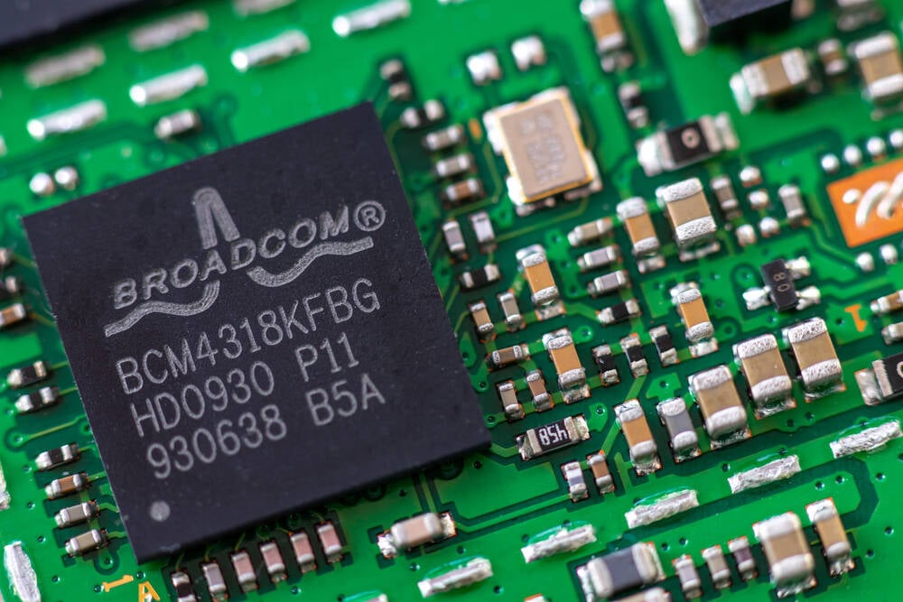 博通赢了。70% 的大型 VMware 客户购买了其最大的捆绑包