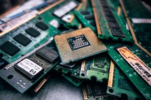 AMD 和 Intel 凭借新的 AI 芯片和定价策略与 Nvidia 展开较量