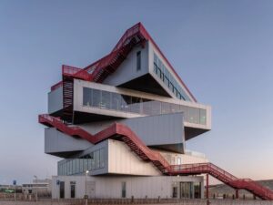MVRDV 推出一个由扭曲的盒子制成的革命性节能展览空间