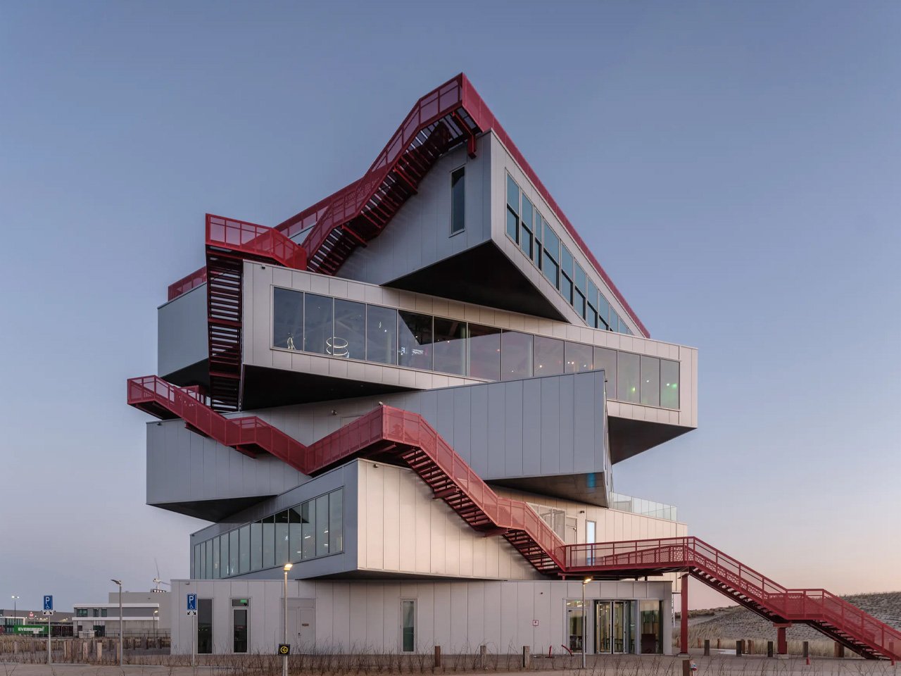 MVRDV 推出一个由扭曲的盒子制成的革命性节能展览空间