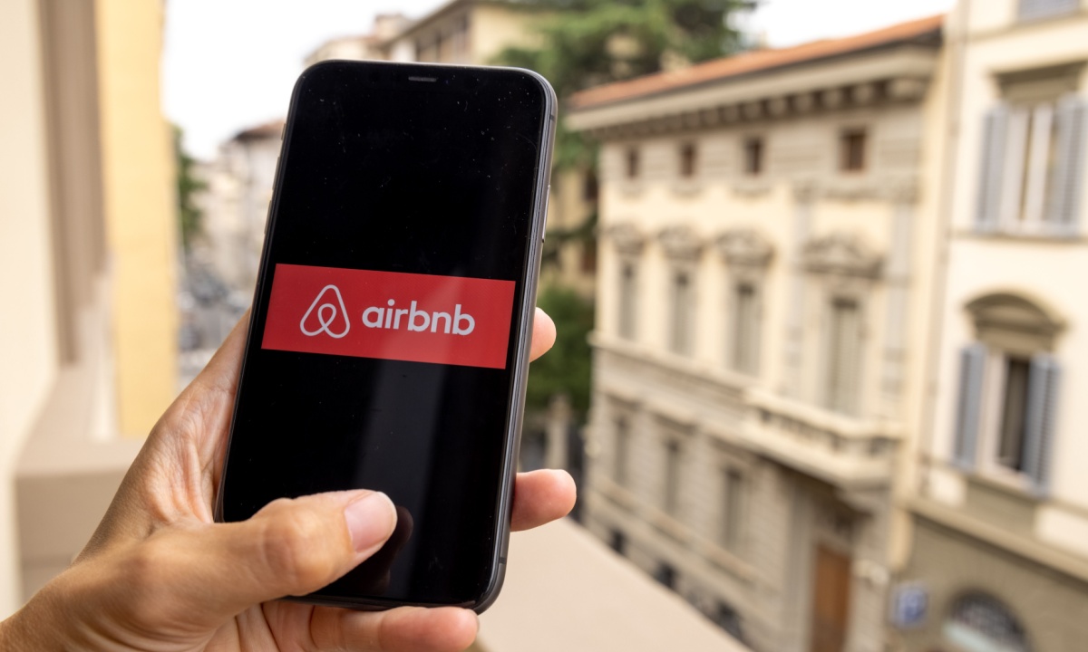 Airbnb CBO：AI 将实现“口袋里的礼宾”