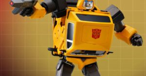 Robosen 的自我变形大黄蜂终于给了擎天柱一些后盾