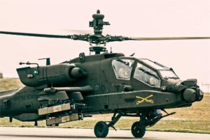 独家：美国陆军在 AH-64 阿帕奇直升机上集成以色列尖刺导弹，以增强精确打击