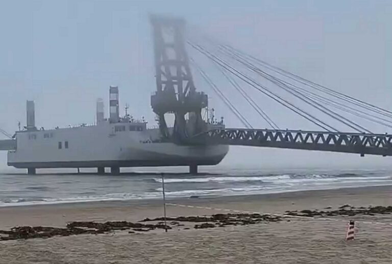 独家：中国开发先进的驳船系统，支持潜在入侵台湾的船到岸作业