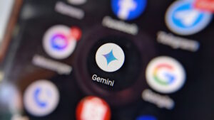 不管你喜欢与否，Google Assistant 正在数百万台设备上被 AI 驱动的 Gemini 所取代