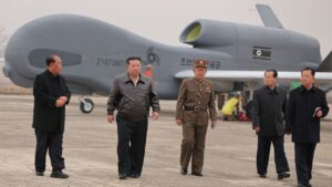 朝鲜的金正恩监督人工智能驱动的自杀式无人机的测试