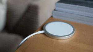 毕竟，没有充电端口的 iPhone 可能很受欢迎