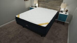 DreamCloud Premier Rest 记忆海绵床垫评论 2025：适合侧睡者的毛绒床