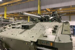 英国陆军的新型 Ajax 侦察车在 CT40 加农炮上集成了热套管以提高准确性