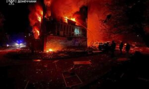 俄罗斯对乌克兰城镇的袭击造成 11 人死亡，因为美国切断了与基辅的情报共享